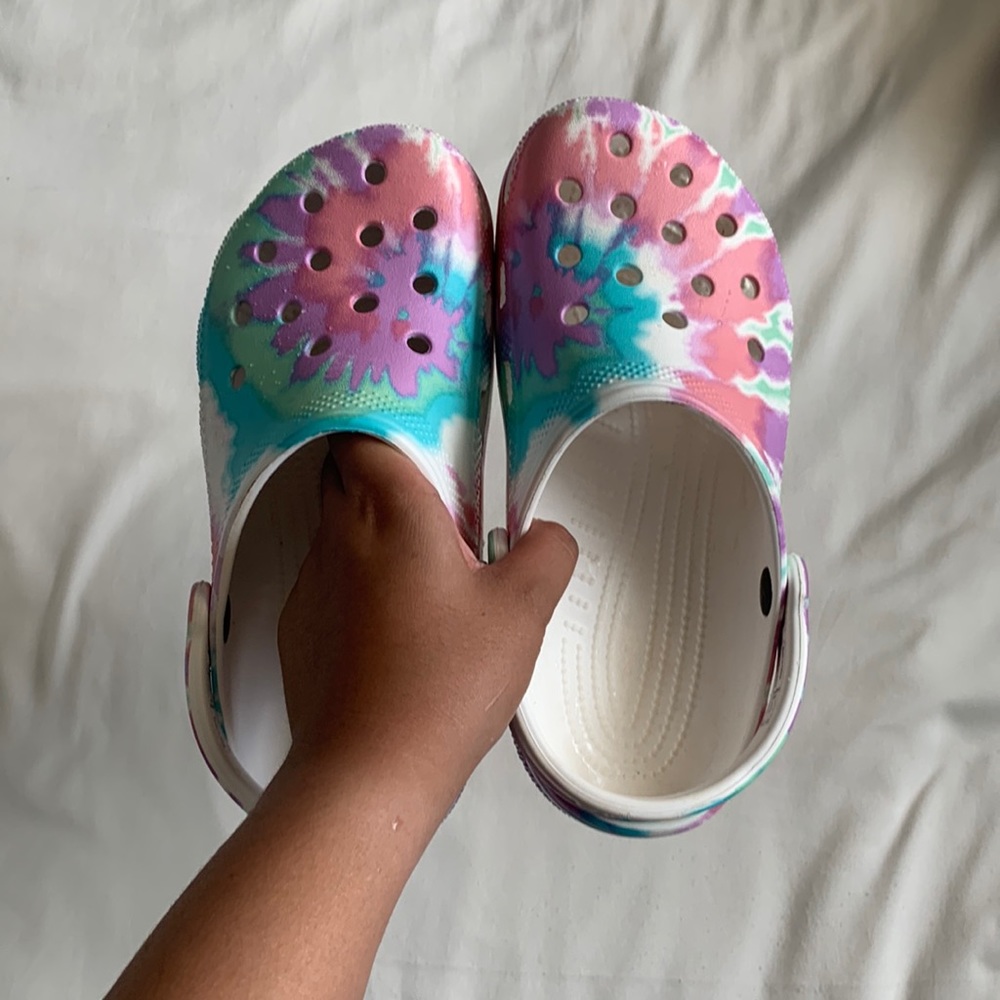 CROCS tie dye